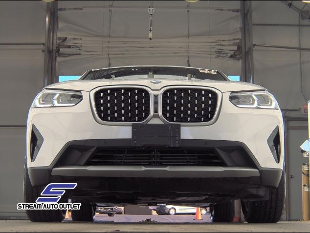 Vehicle image 9 of 21