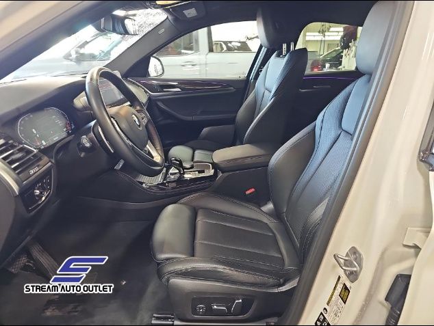 Vehicle image 13 of 21