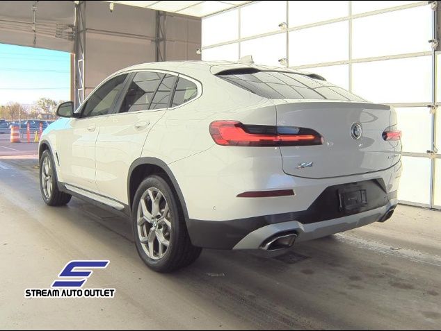 Vehicle image 6 of 21