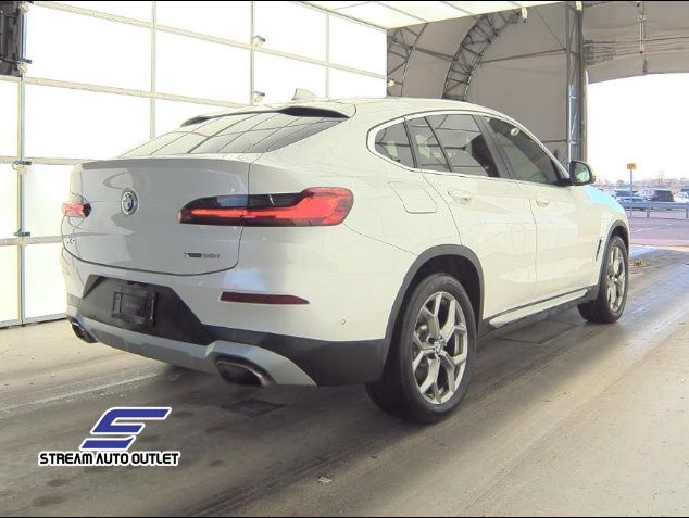 Vehicle image 3 of 21