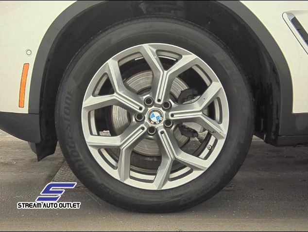 Vehicle image 11 of 21