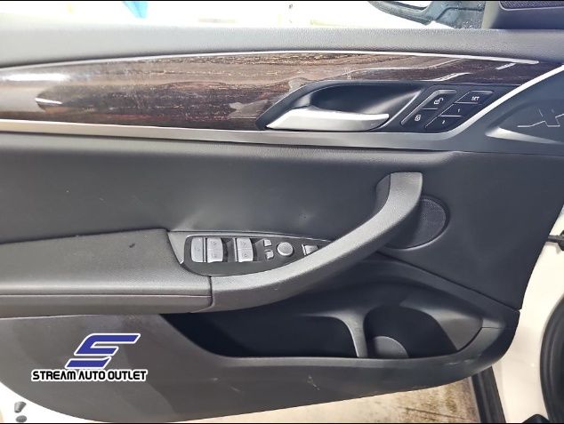 Vehicle image 15 of 21