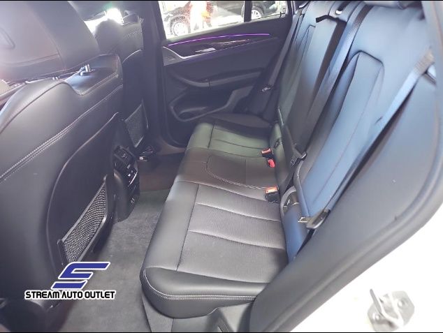 Vehicle image 18 of 21