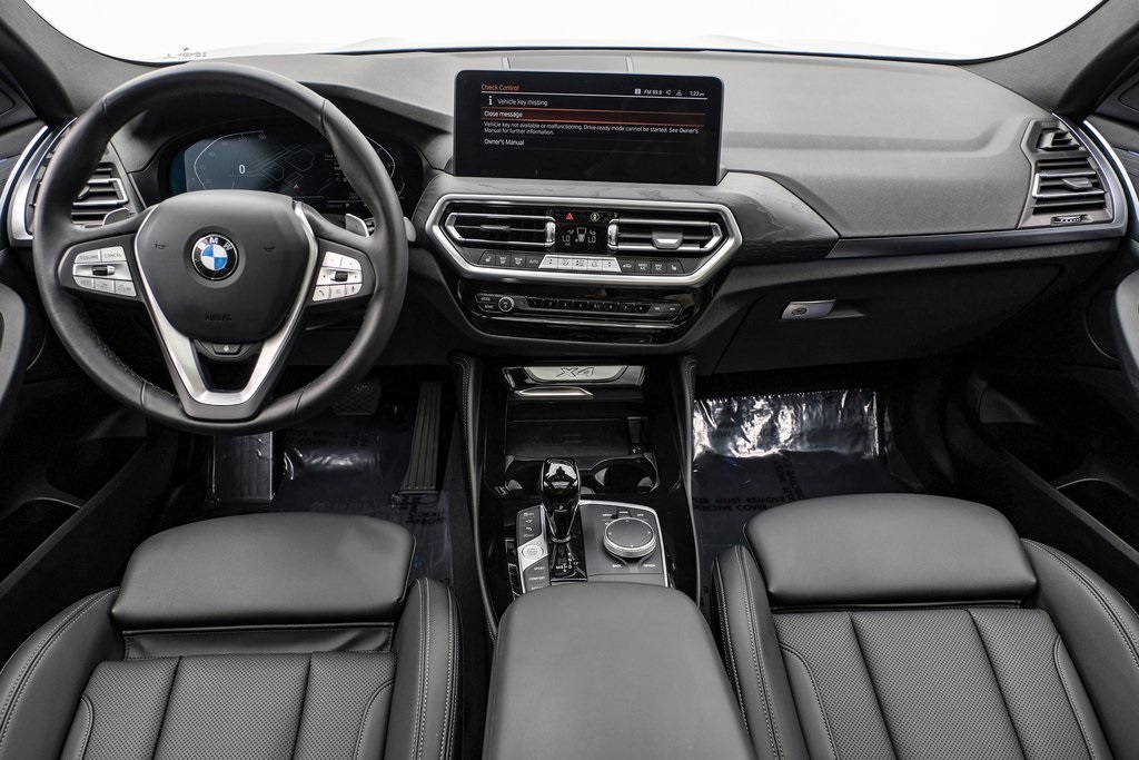 Vehicle image 10 of 52
