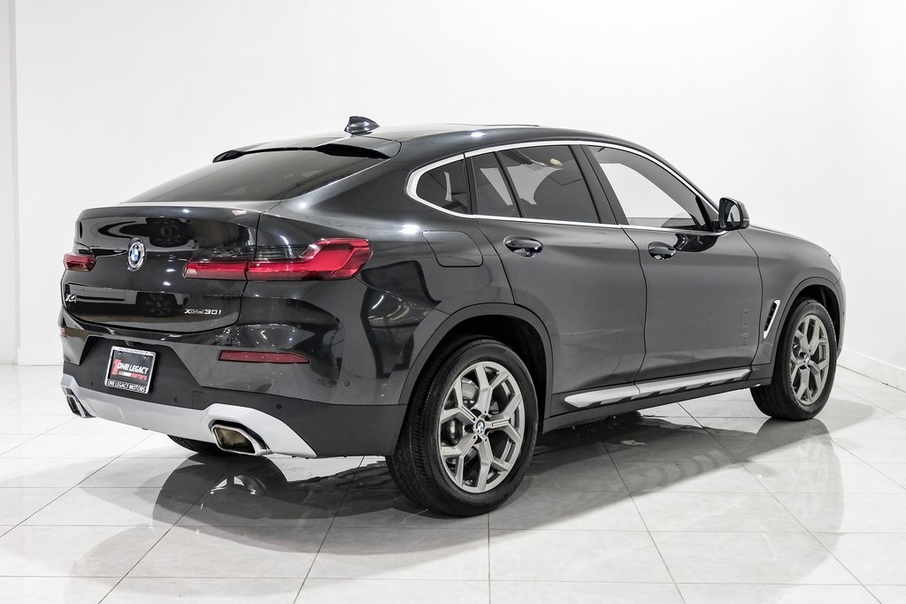 Vehicle image 4 of 52