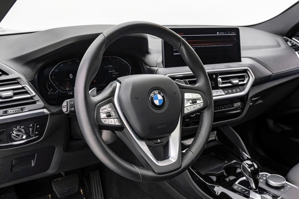 Vehicle image 11 of 52