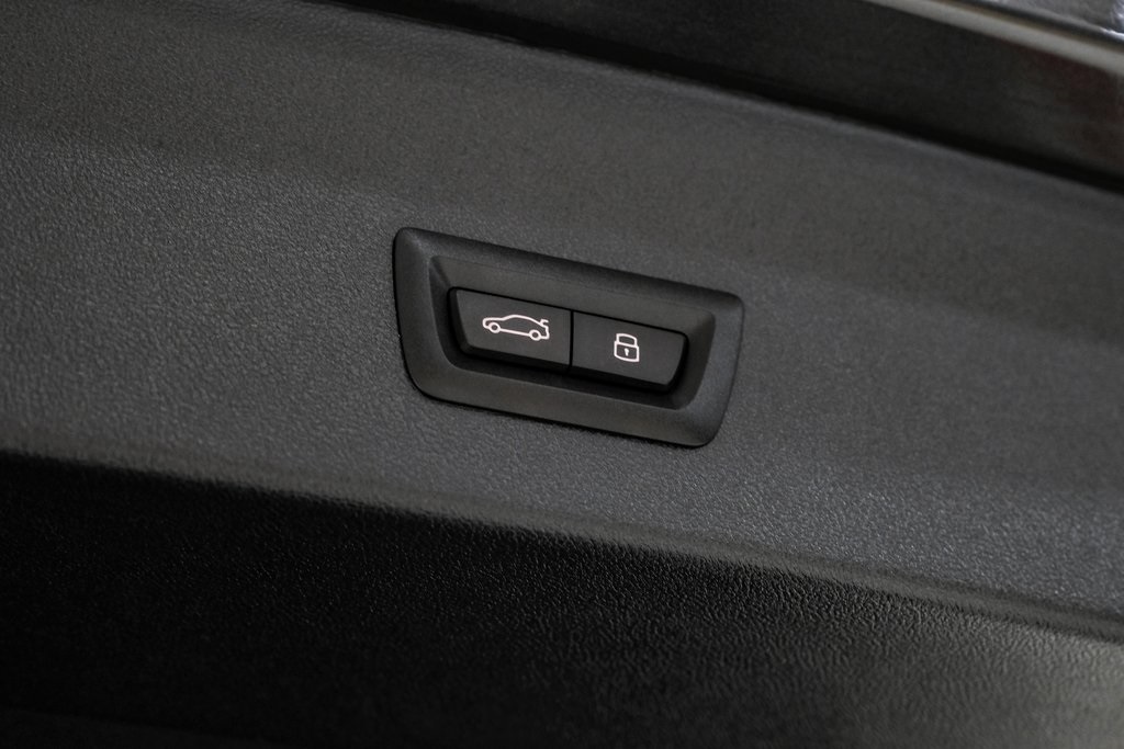 Vehicle image 50 of 52