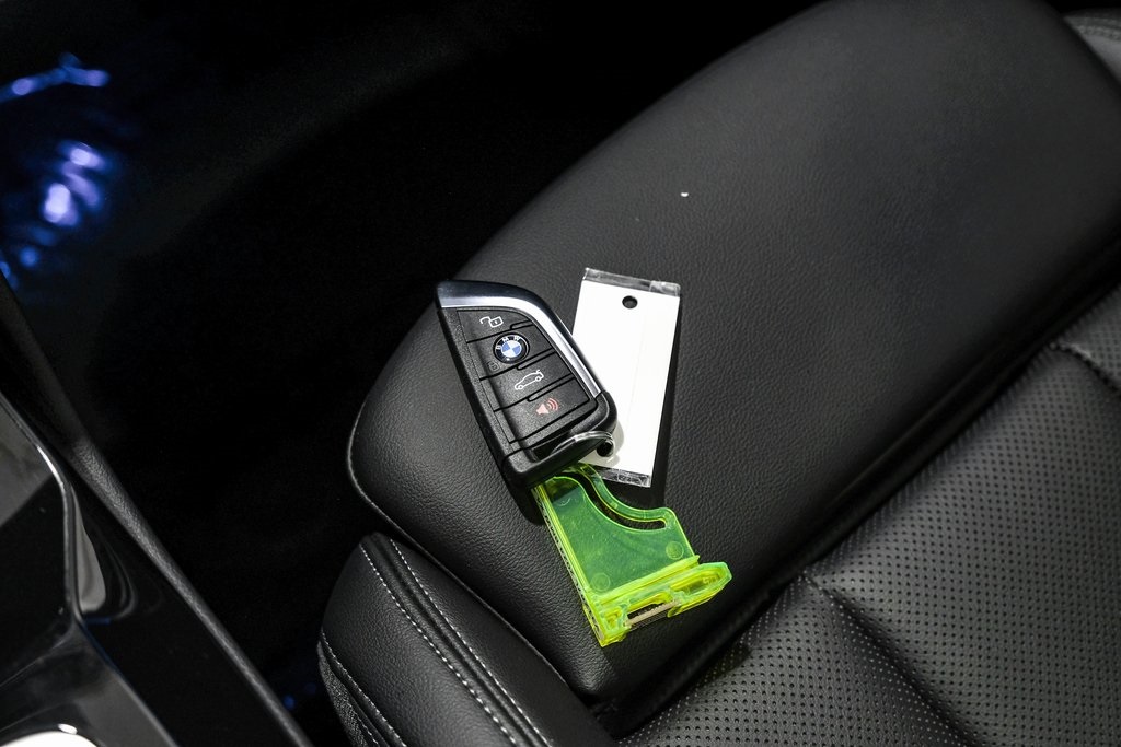 Vehicle image 51 of 52
