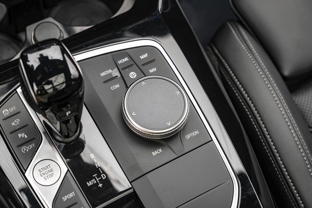 Vehicle image 22 of 52