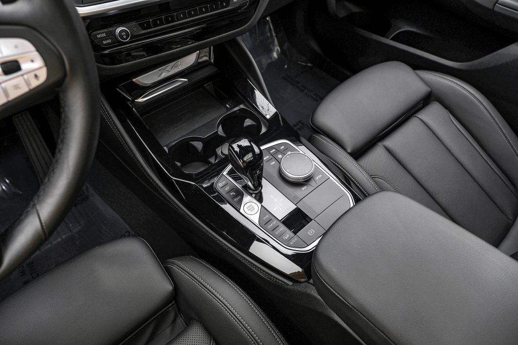 Vehicle image 21 of 52