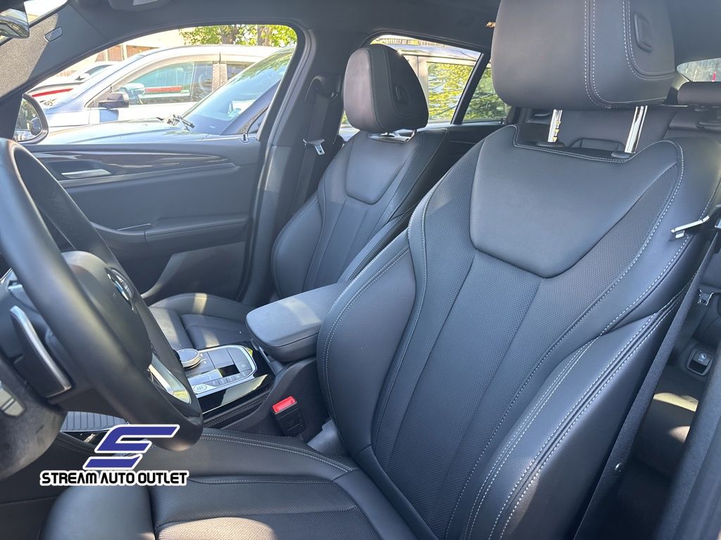 Vehicle image 23 of 36