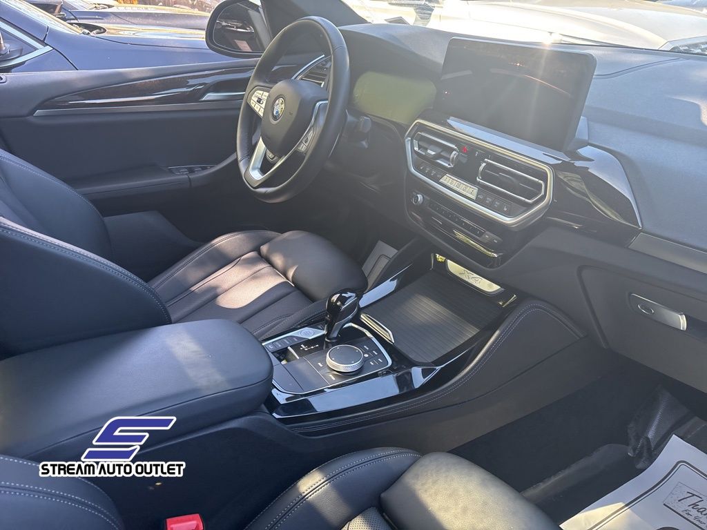 Vehicle image 9 of 36