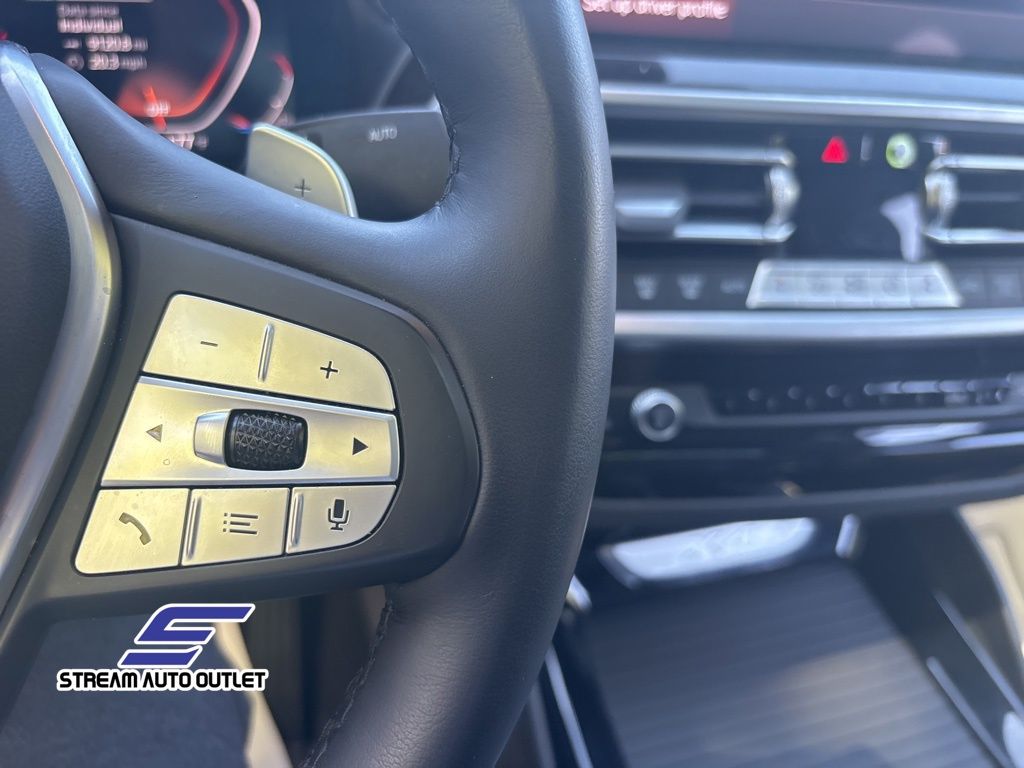 Vehicle image 27 of 36