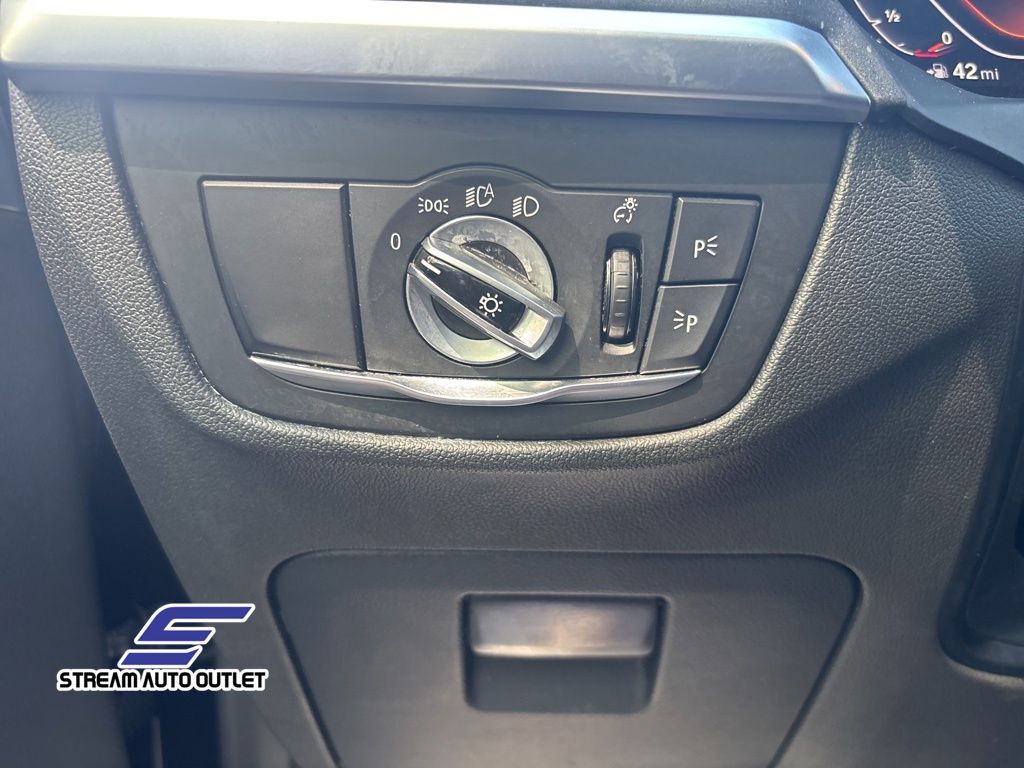 Vehicle image 25 of 36