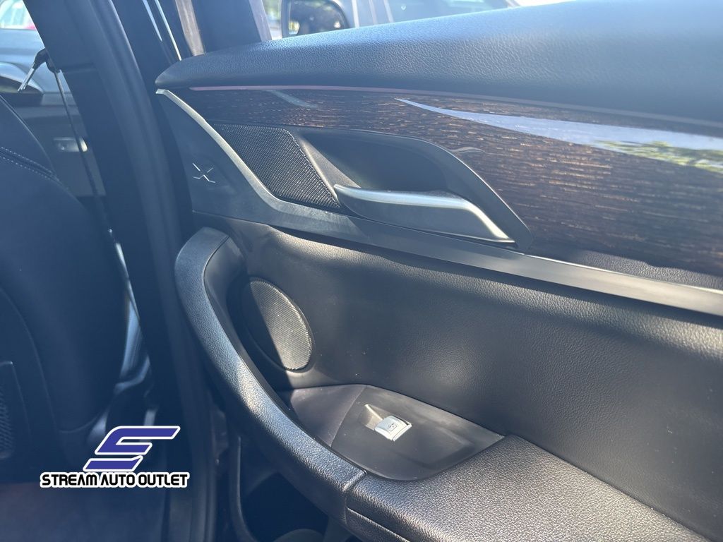 Vehicle image 14 of 36