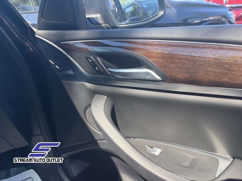 Vehicle image 11 of 36
