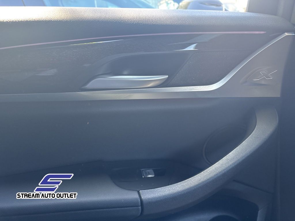 Vehicle image 19 of 36