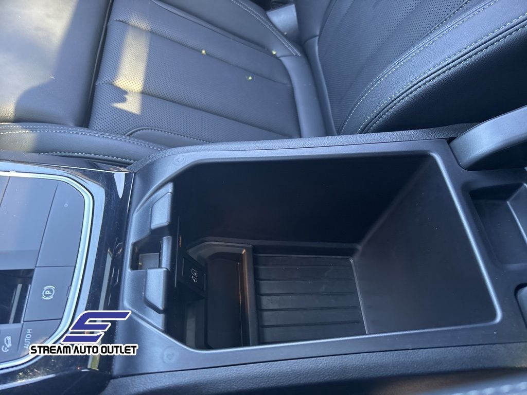 Vehicle image 34 of 36