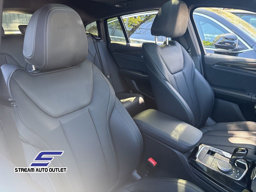 Vehicle image 10 of 36