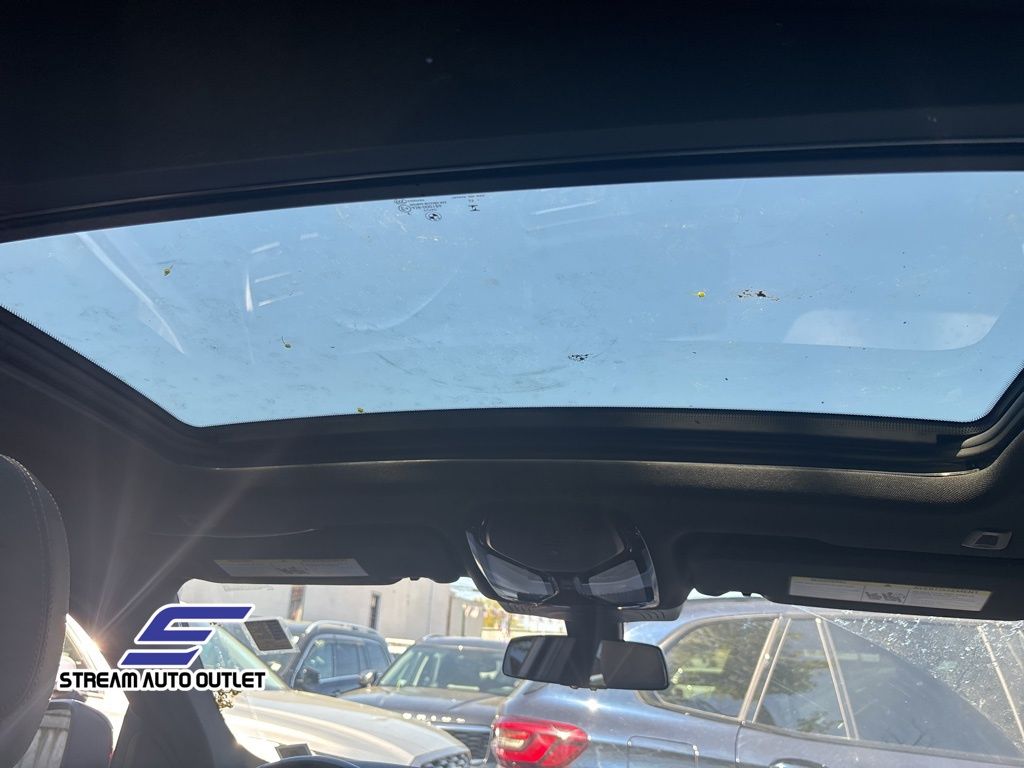 Vehicle image 18 of 36