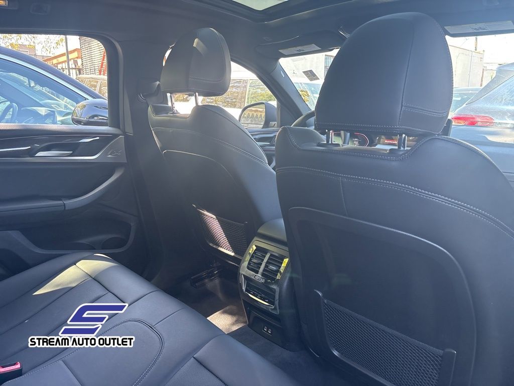 Vehicle image 13 of 36