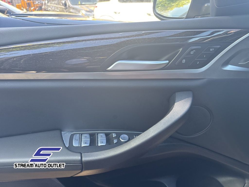 Vehicle image 24 of 36