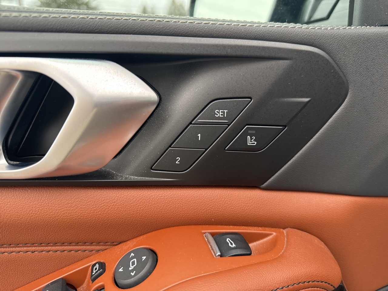 Vehicle image 12 of 22