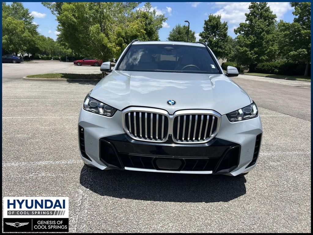2024 BMW X5 sDrive40i Image 3 of 40