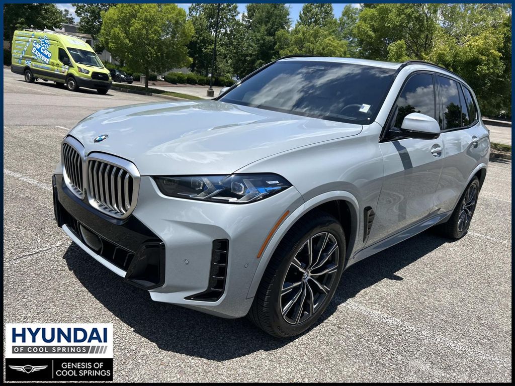 2024 BMW X5 sDrive40i Image 2 of 40