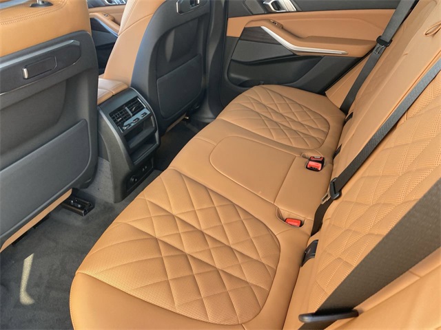 Vehicle image 18 of 26