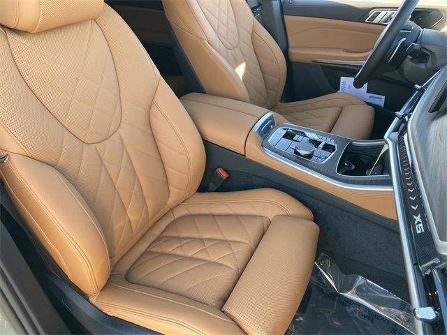 Vehicle image 12 of 26