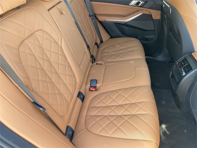 Vehicle image 15 of 26