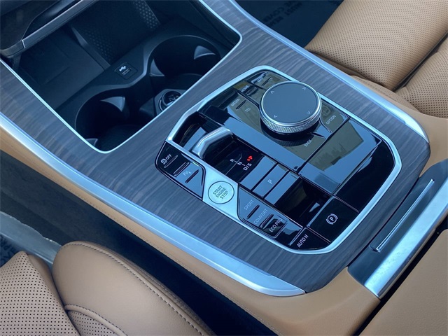 Vehicle image 25 of 26