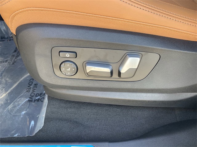 Vehicle image 22 of 26