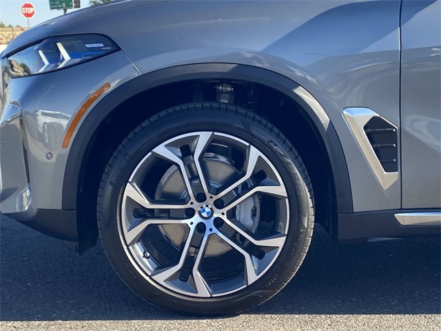 Vehicle image 11 of 26