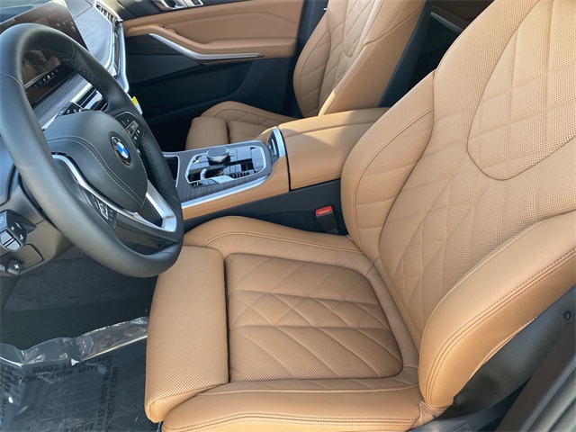Vehicle image 21 of 26