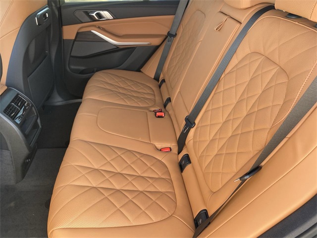 Vehicle image 19 of 26