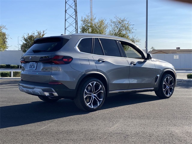 Vehicle image 7 of 26
