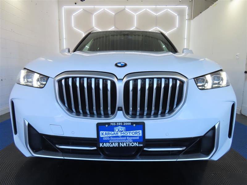 2024 BMW X5 sDrive40i Image 2 of 40