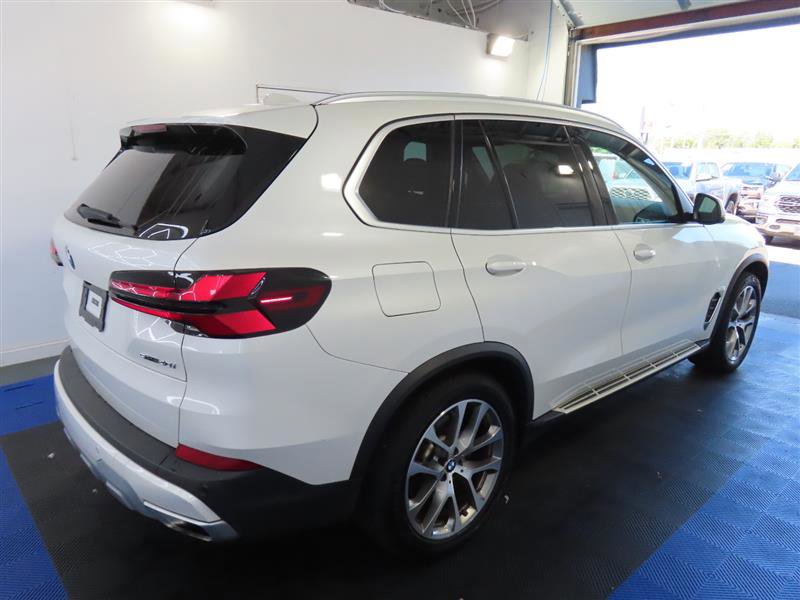 2024 BMW X5 sDrive40i Image 5 of 40