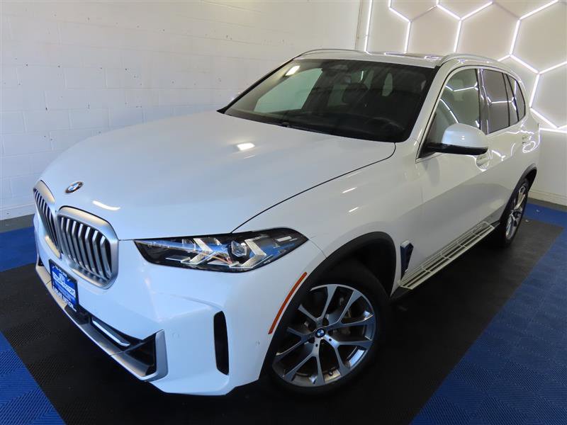 2024 BMW X5 sDrive40i Image 1 of 40