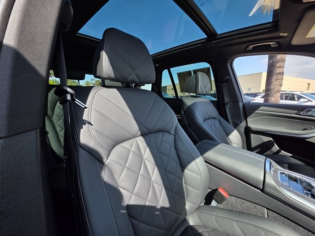 Vehicle image 13 of 40
