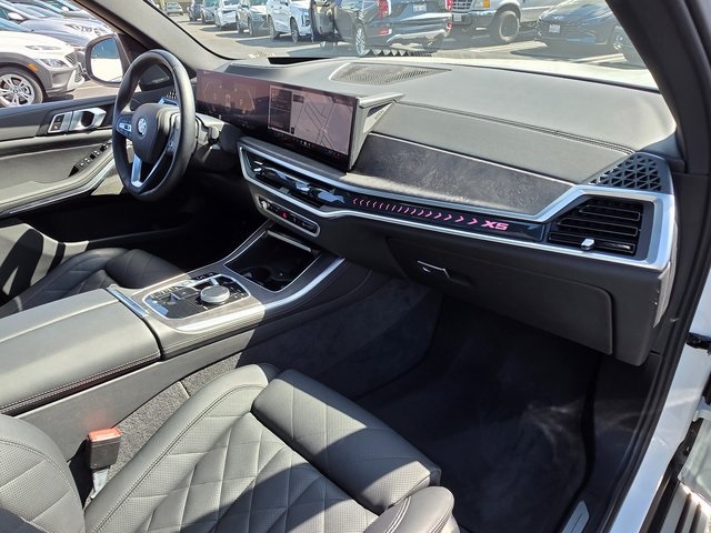 Vehicle image 11 of 40