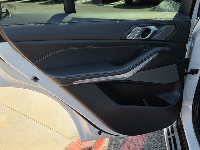 Vehicle image 24 of 40