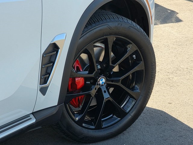 Vehicle image 8 of 40