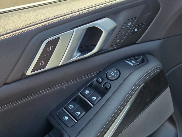 Vehicle image 26 of 40