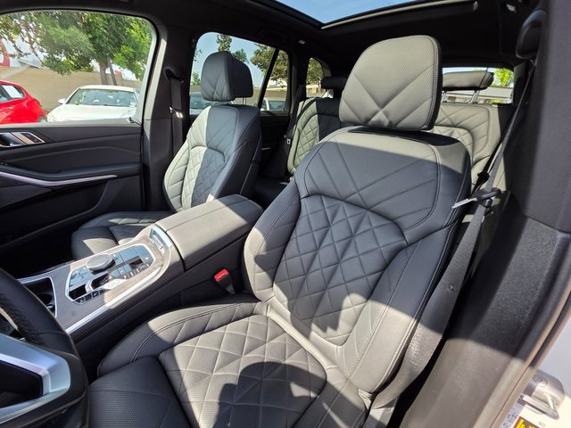 Vehicle image 18 of 40