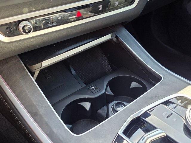 Vehicle image 33 of 40