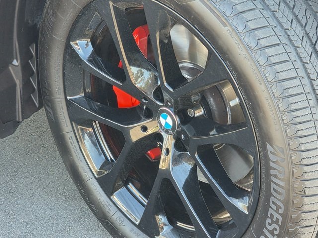 Vehicle image 10 of 40