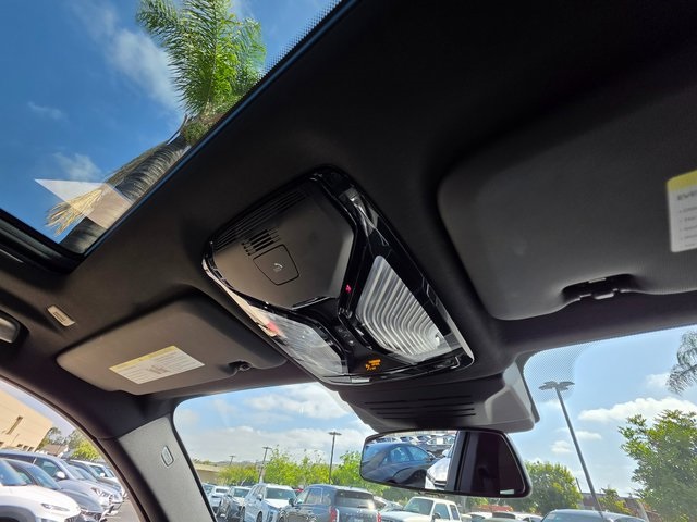 Vehicle image 14 of 40